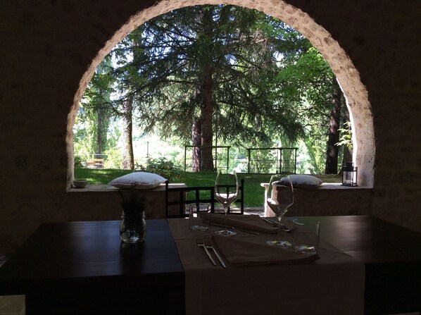 Breakfast, lunch, dinner served; local cuisine  - Convento di Acqua Premula (Sellano)