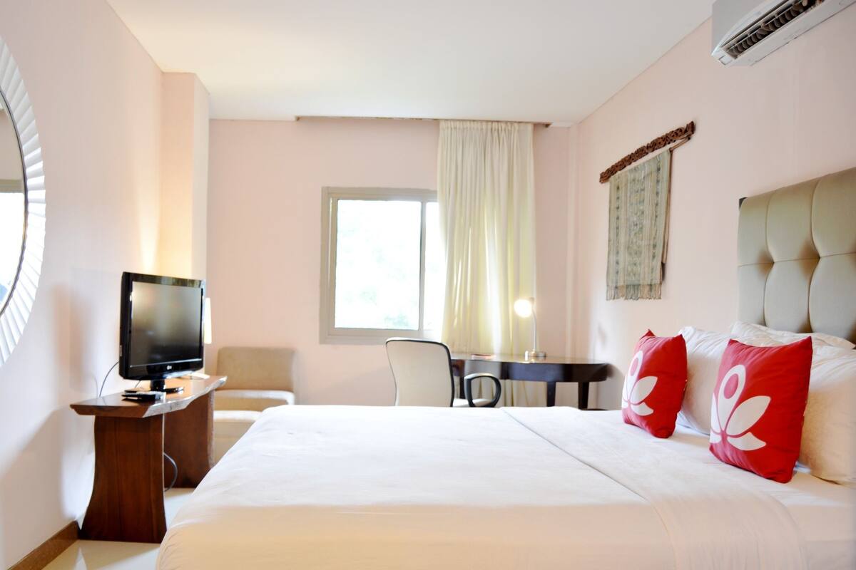 Desk, free WiFi, bed sheets