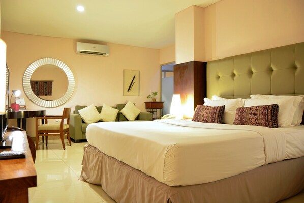 Desk, free WiFi, bed sheets