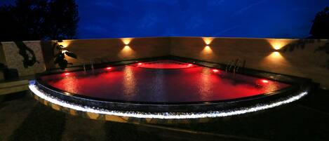 Hồ bơi ngoài trời