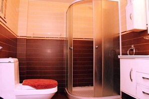 Villa, 3 Bedrooms | Bathroom | Shower, free toiletries, hair dryer, towels - Villa Thotiya (Aluthgama)