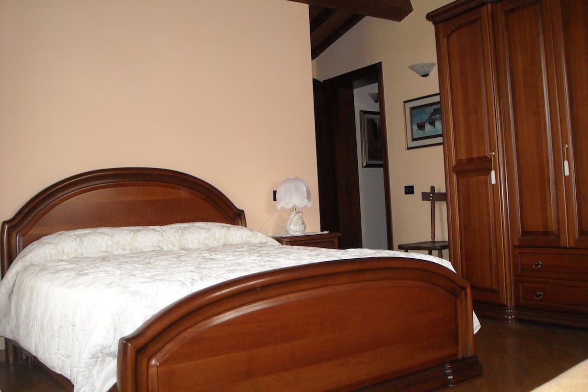 Deluxe Room | WiFi (free), bed sheets