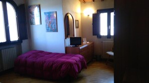 Free WiFi, bed sheets - B&B Pianeta Benessere (Pistoia)