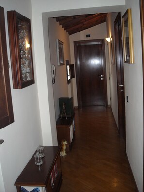 Suite | Vestibule