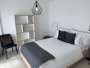 Apartamento Deluxe, 1 cama doble con sofá cama | 1 dormitorio, minibar, tabla de planchar con plancha y cunas (de pago)