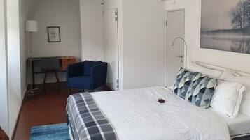 Lägenhet City - 1 sovrum - terrass | 1 sovrum, minibar, skrivbord och arbetsyta för laptop