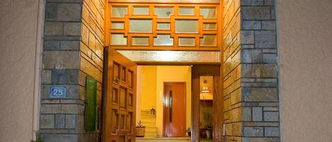 EntrĂ©e de lâhĂ©bergement