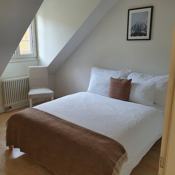 City-Apartment, 2 Schlafzimmer | Minibar, laptopgeeigneter Arbeitsplatz, Bügeleisen/Bügelbrett