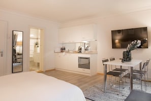 Studio, Kitchenette, City View