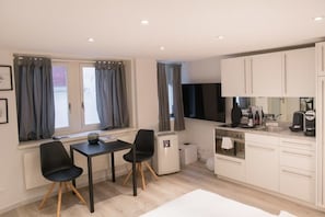 Studio, Kitchenette