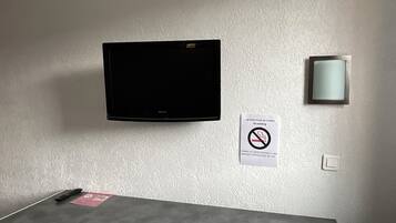 Desk, laptop workspace, soundproofing, free WiFi