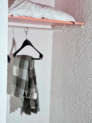 Room amenity - Hôtel de la Tour (Le Chambon-Feugerolles)