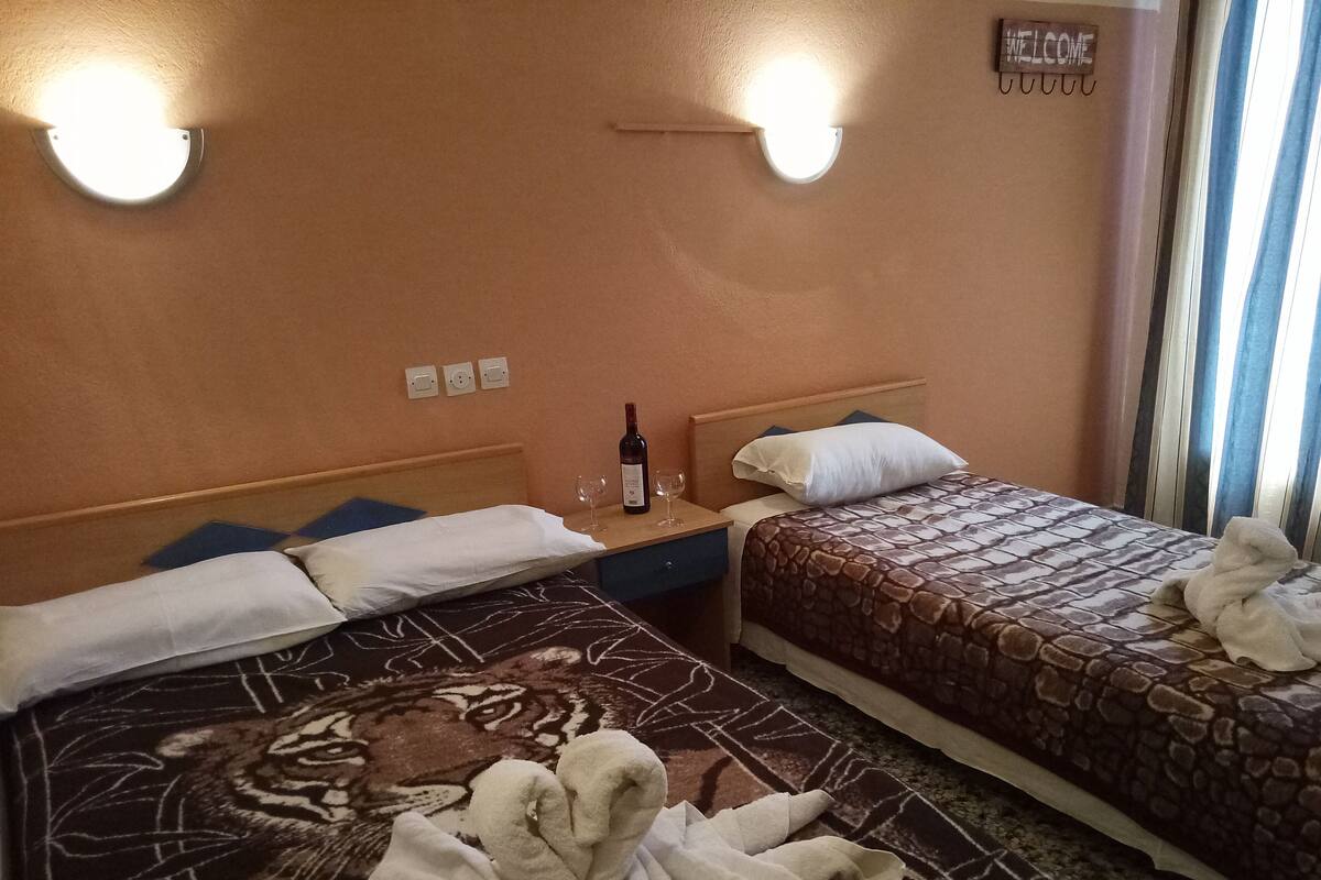 Free cots/infant beds, free WiFi