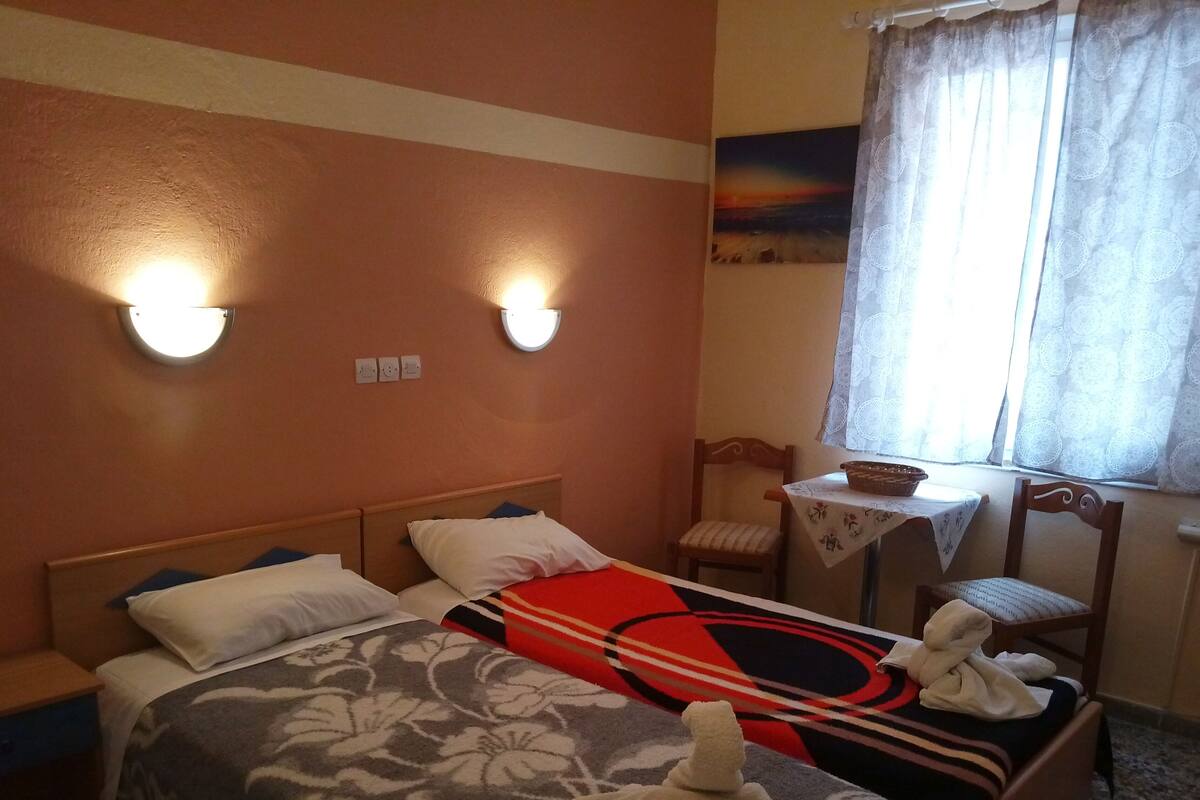 Free cots/infant beds, free WiFi