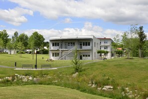 A modern building with a flat roof, multiple windows, and a staircase leading to the entrance. - ARIBO Hotel Erbendorf (Erbendorf)