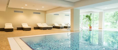 Indoor pool, sun loungers