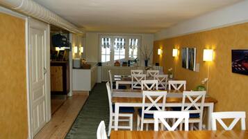 冷蔵庫、コーヒー / ティーメーカー、電気ポット