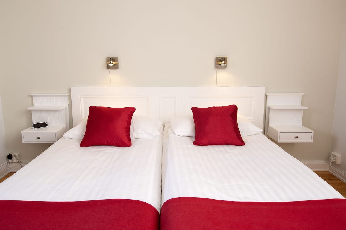 Doppelzimmer | Schreibtisch, schallisolierte Zimmer, Babybetten, Zustellbetten