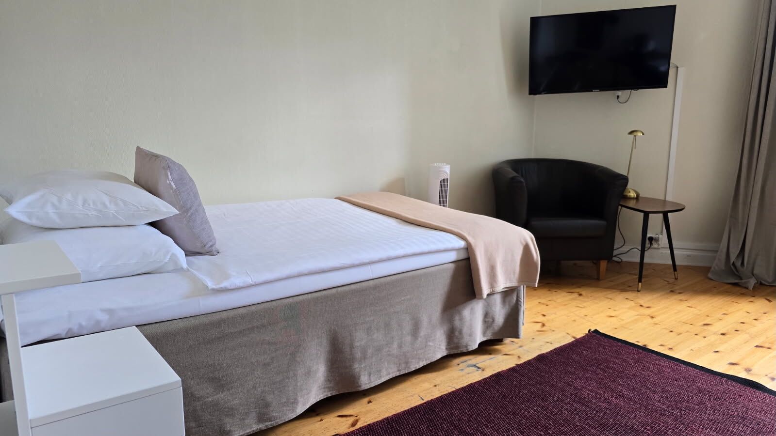 Single Room | Desk, soundproofing, WiFi (free), bed sheets