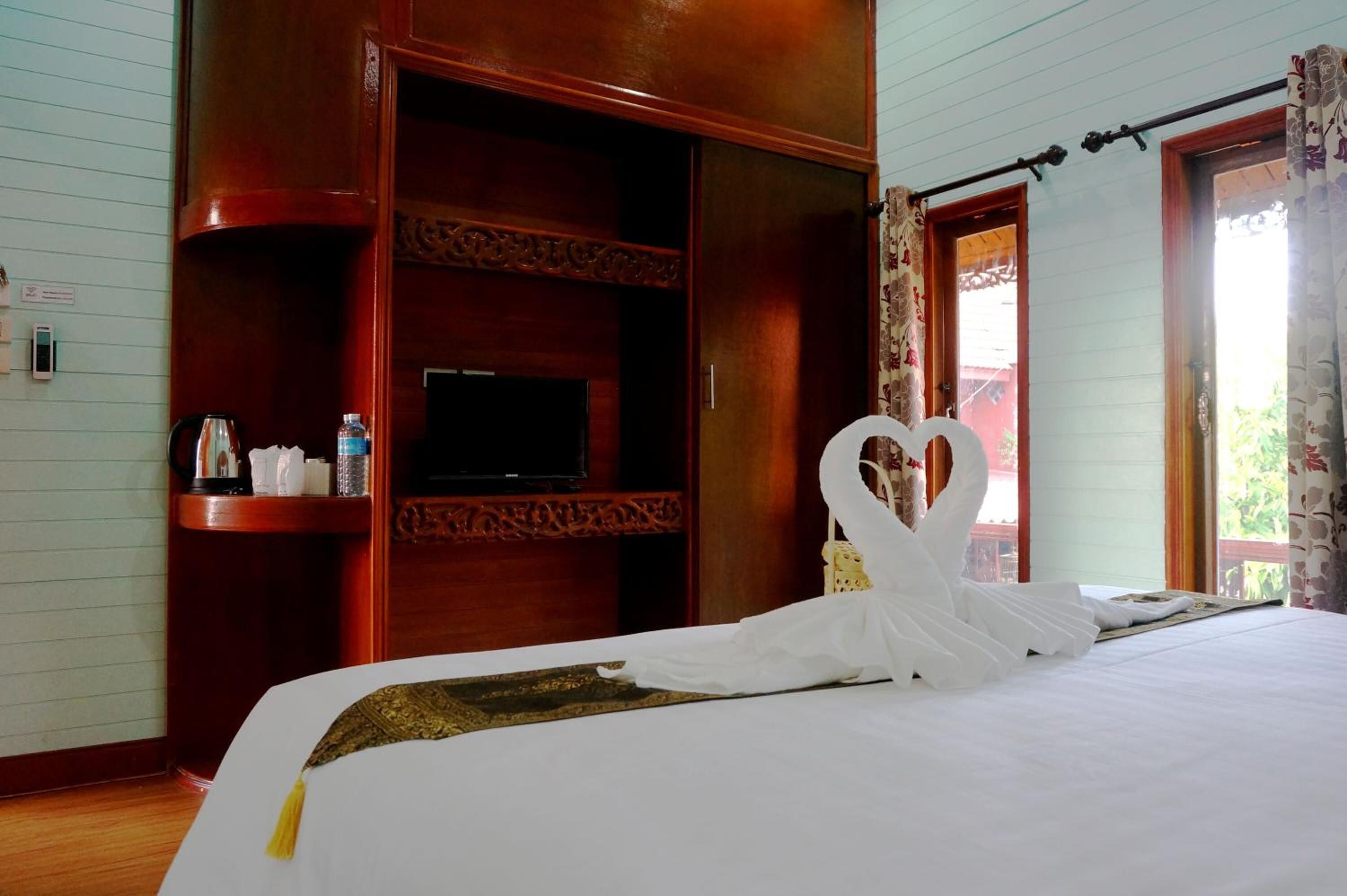 minibar, in-room safe, desk, blackout curtains