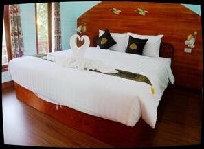 Minibar, in-room safe, desk, blackout curtains - Ruenthai Boutique (Sa Khu)