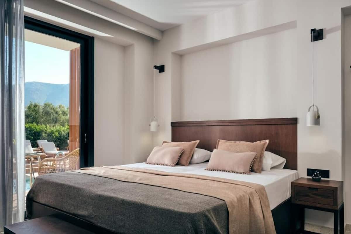 In-room safe, soundproofing, iron/ironing board (on request)