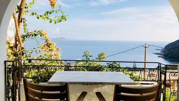 In-room safe, blackout curtains, iron/ironing board, free WiFi