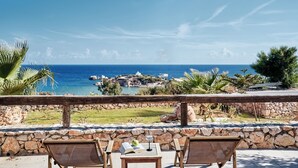 Deluxe Bungalow with Sea View | Pemandangan dari bilik