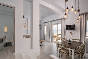 Phòng Suite, 1 phòng ngủ, quang cảnh biển (Poolfront) | Phòng ăn
