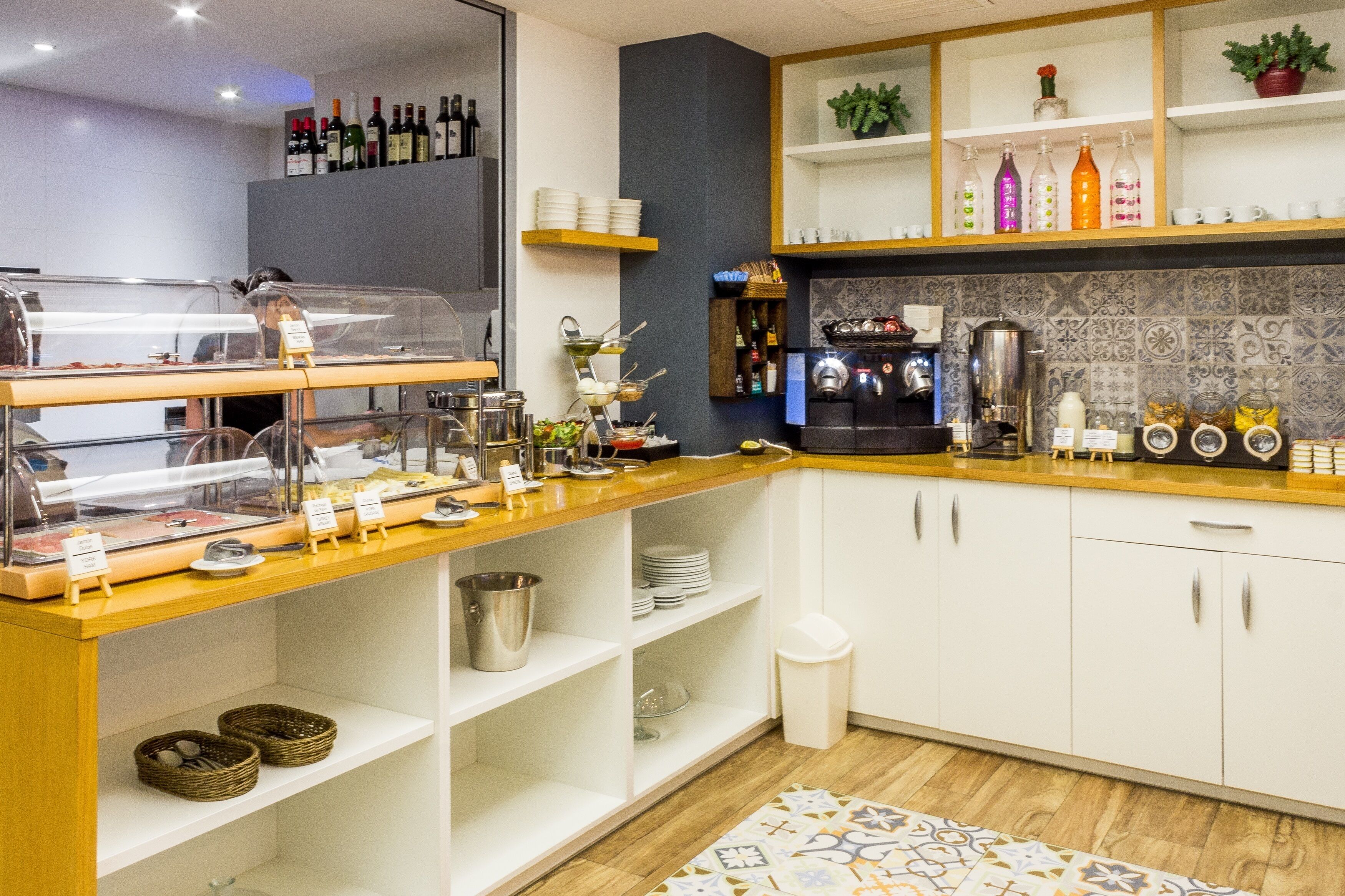 daily buffet breakfast (eur 13.90 per person)