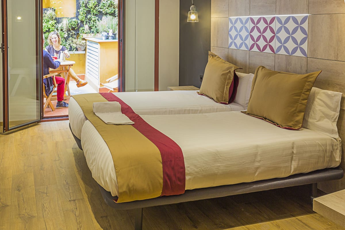 Kamar Double atau Twin, teras | Brankas, meja kerja, ruang kerja ramah laptop, dan tirai kedap cahaya