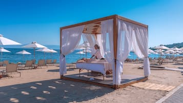 Couples treatment rooms, sauna, hot tub, steam room, hot springs