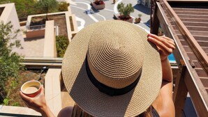 A view of a resort with a swimming pool, landscaped areas, and buildings with balconies. - Miraggio Thermal Spa Resort (Kassandra)