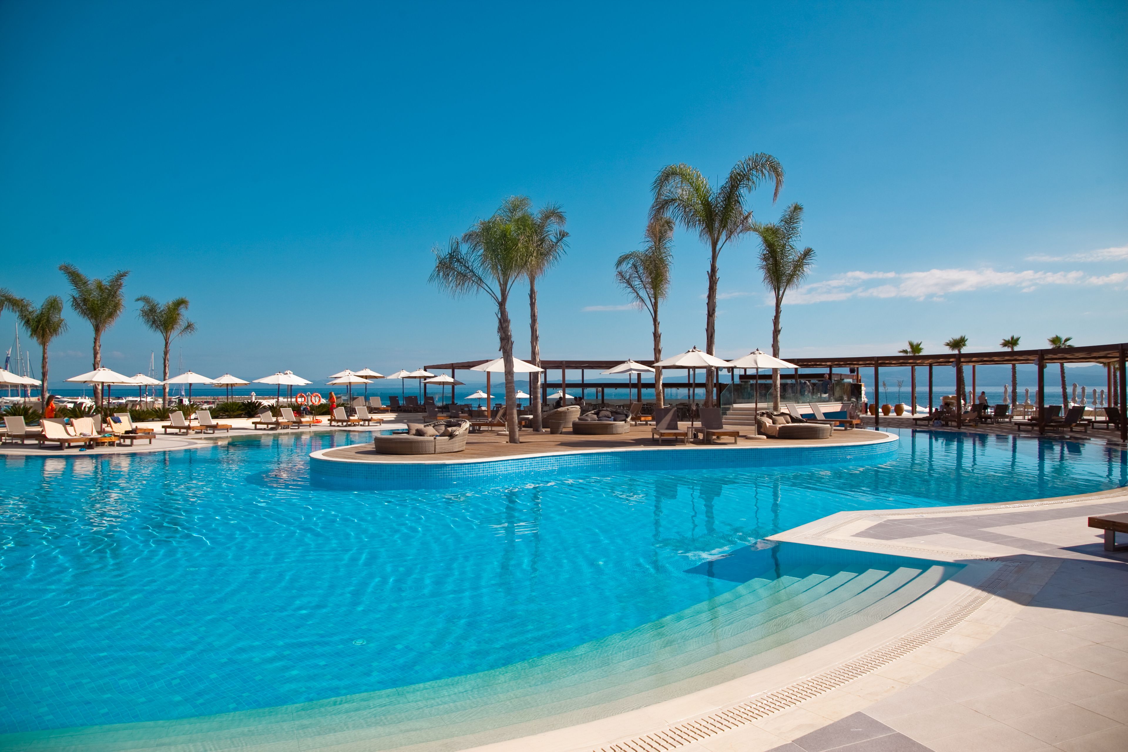 3 outdoor pools, pool umbrellas, pool loungers