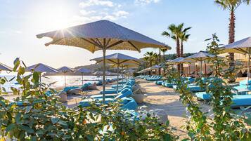 Accommodatie ligt op het strand, strandhuisjes (toeslag), ligstoelen
