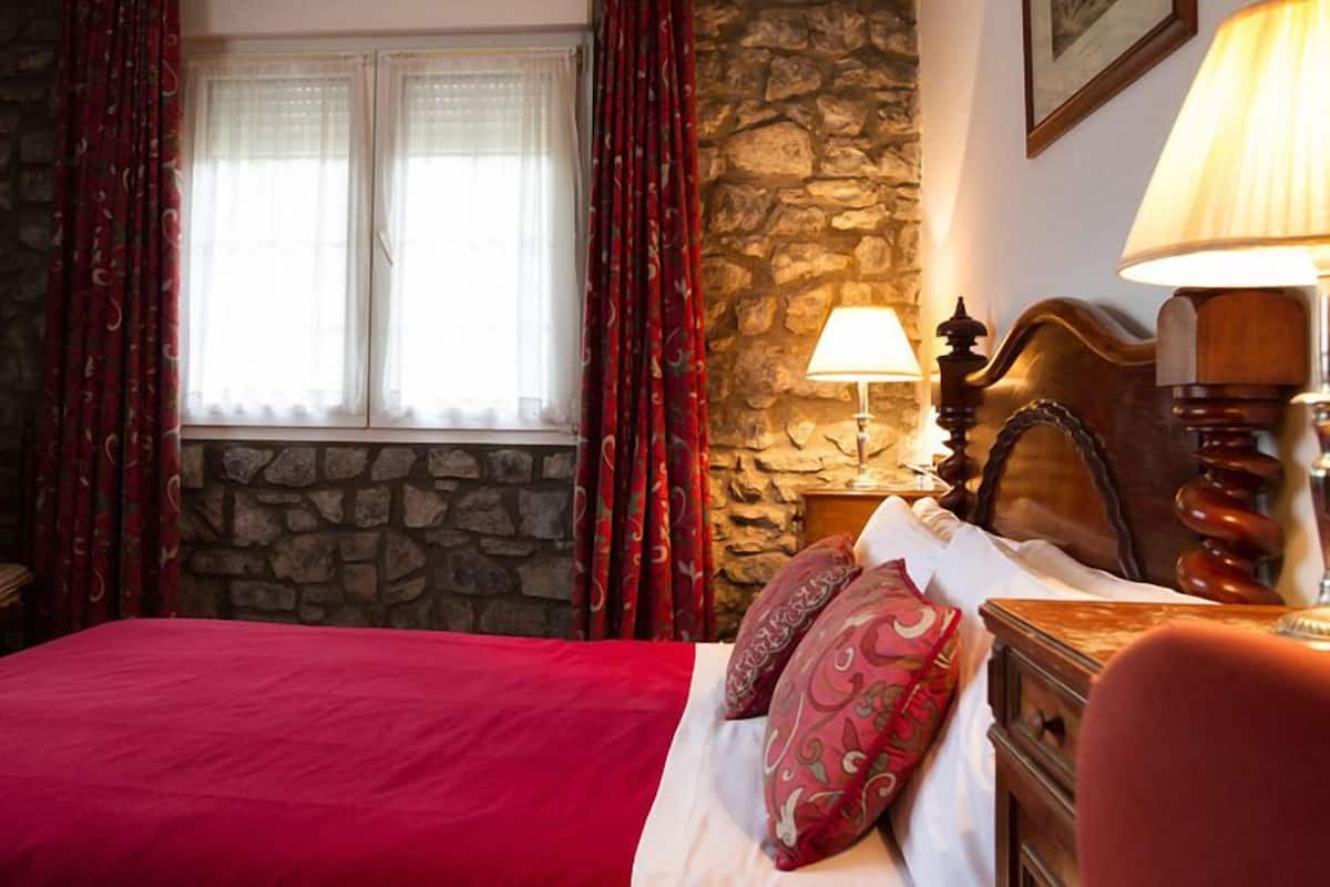 superior double or twin room | in-room safe, individually decorated, free wifi, bed sheets