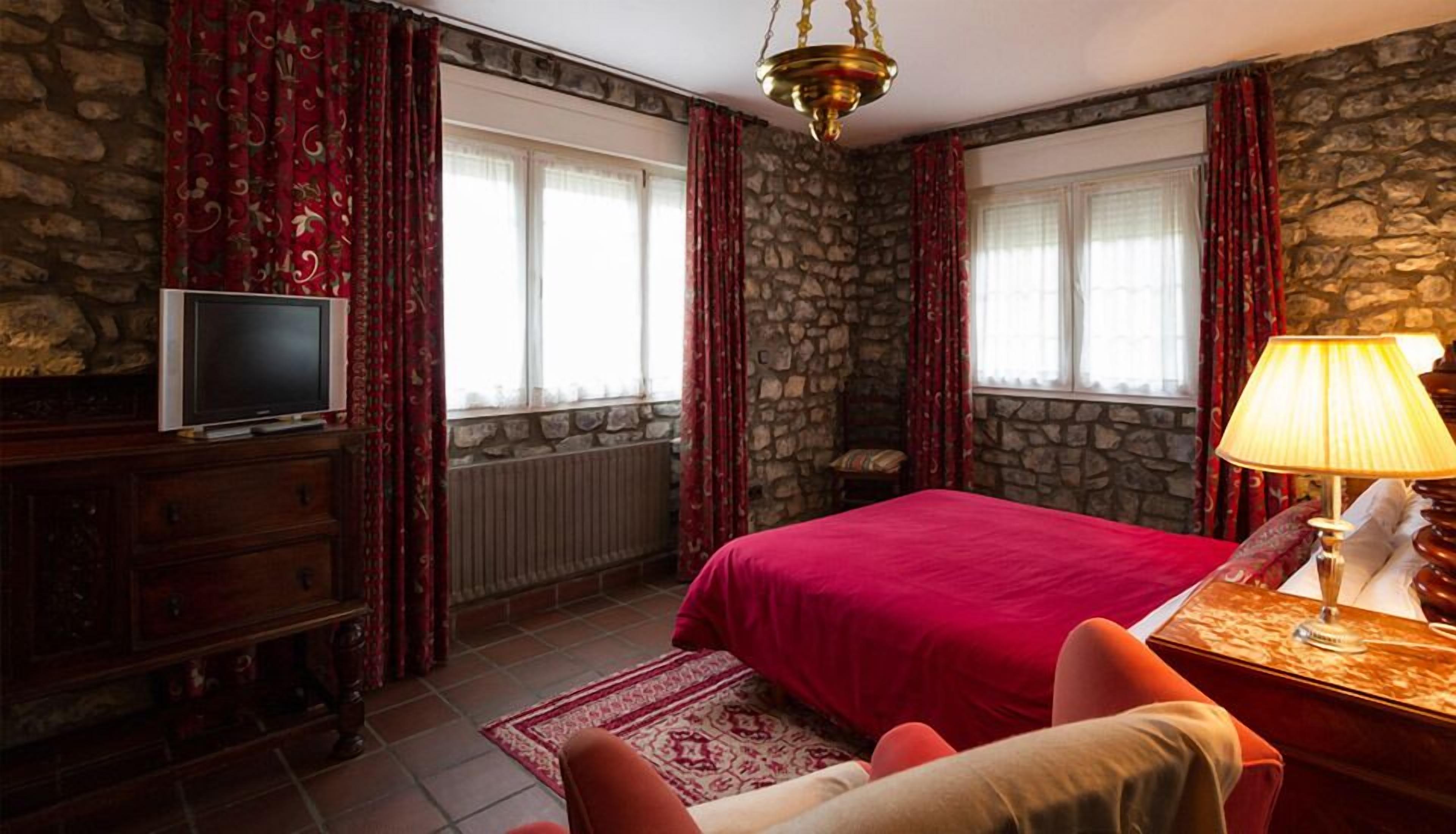 superior double or twin room | in-room safe, individually decorated, free wifi, bed sheets