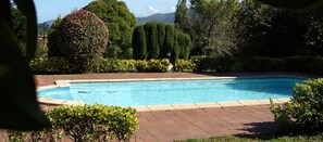 季節限定屋外プール、サンラウンジャー