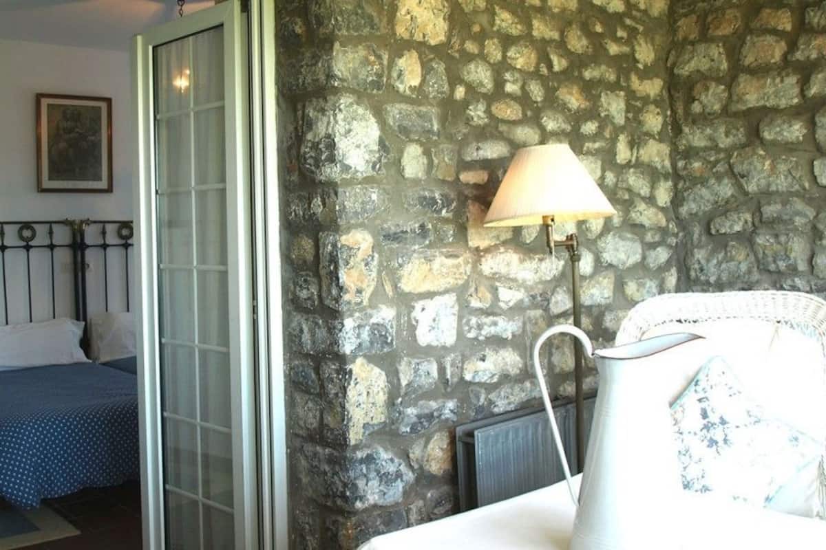 special double  room | in-room safe, individually decorated, free wifi, bed sheets