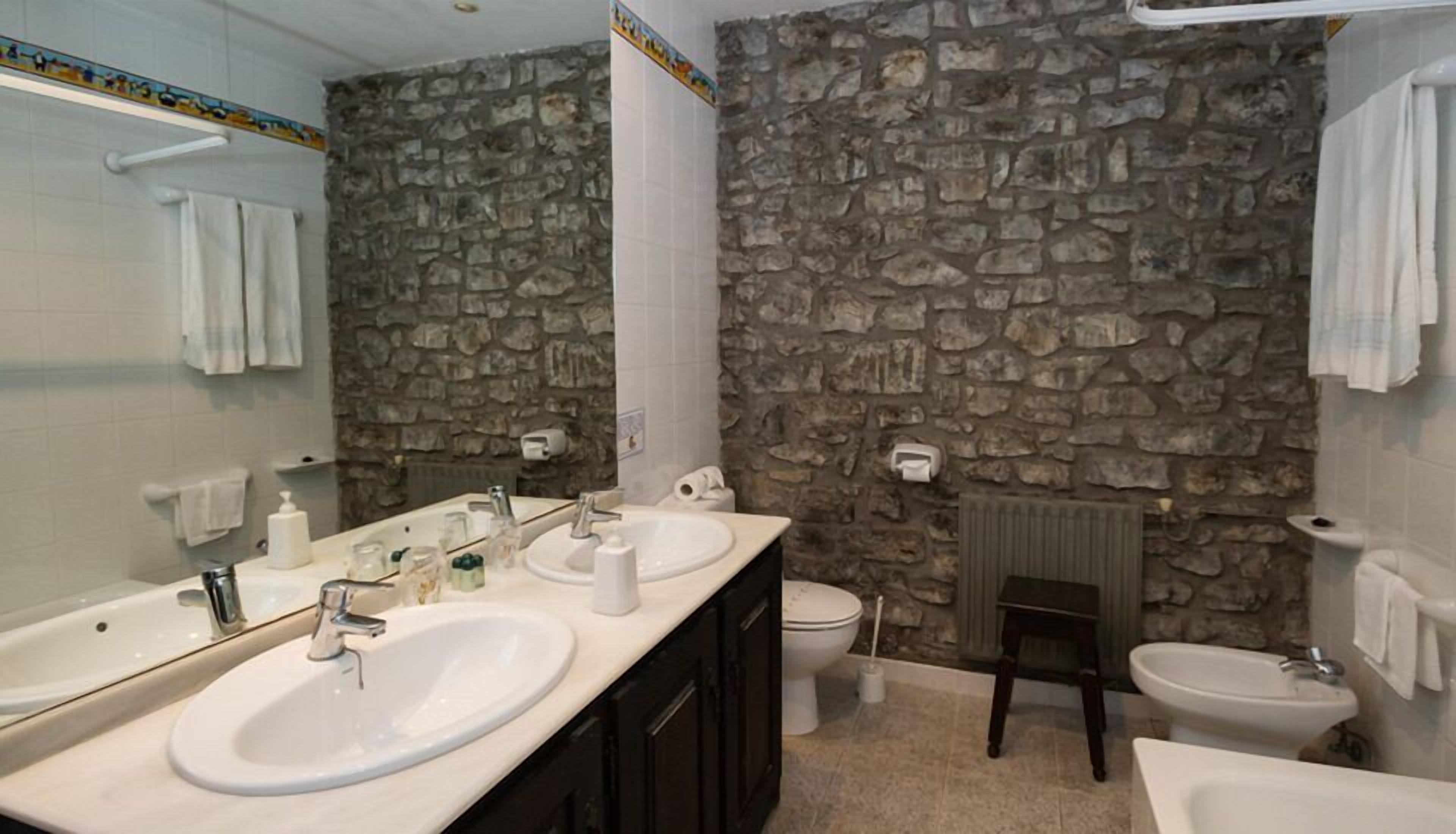 superior double or twin room | bathroom | free toiletries, hair dryer, towels