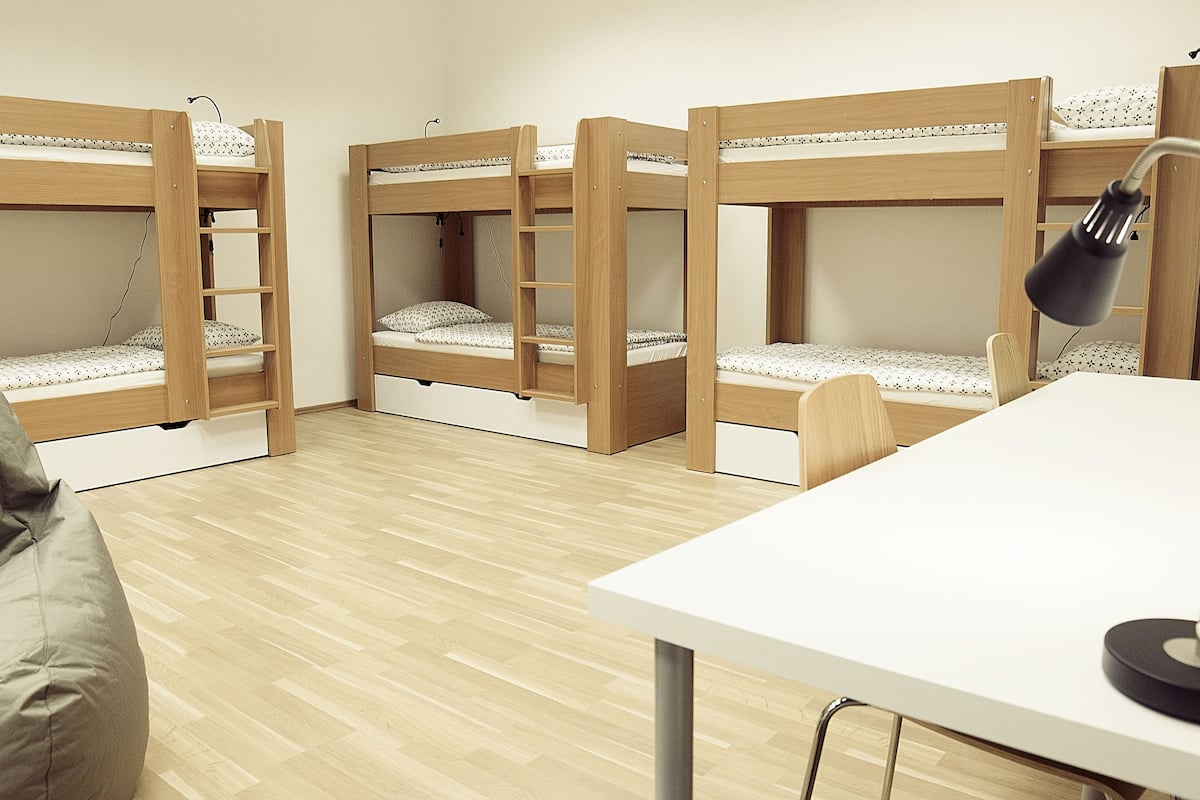 Bed in 8-Bed Mixed Dormitory Room | セーフティボックス (室内)、WiFi (無料)、ベッドシーツ