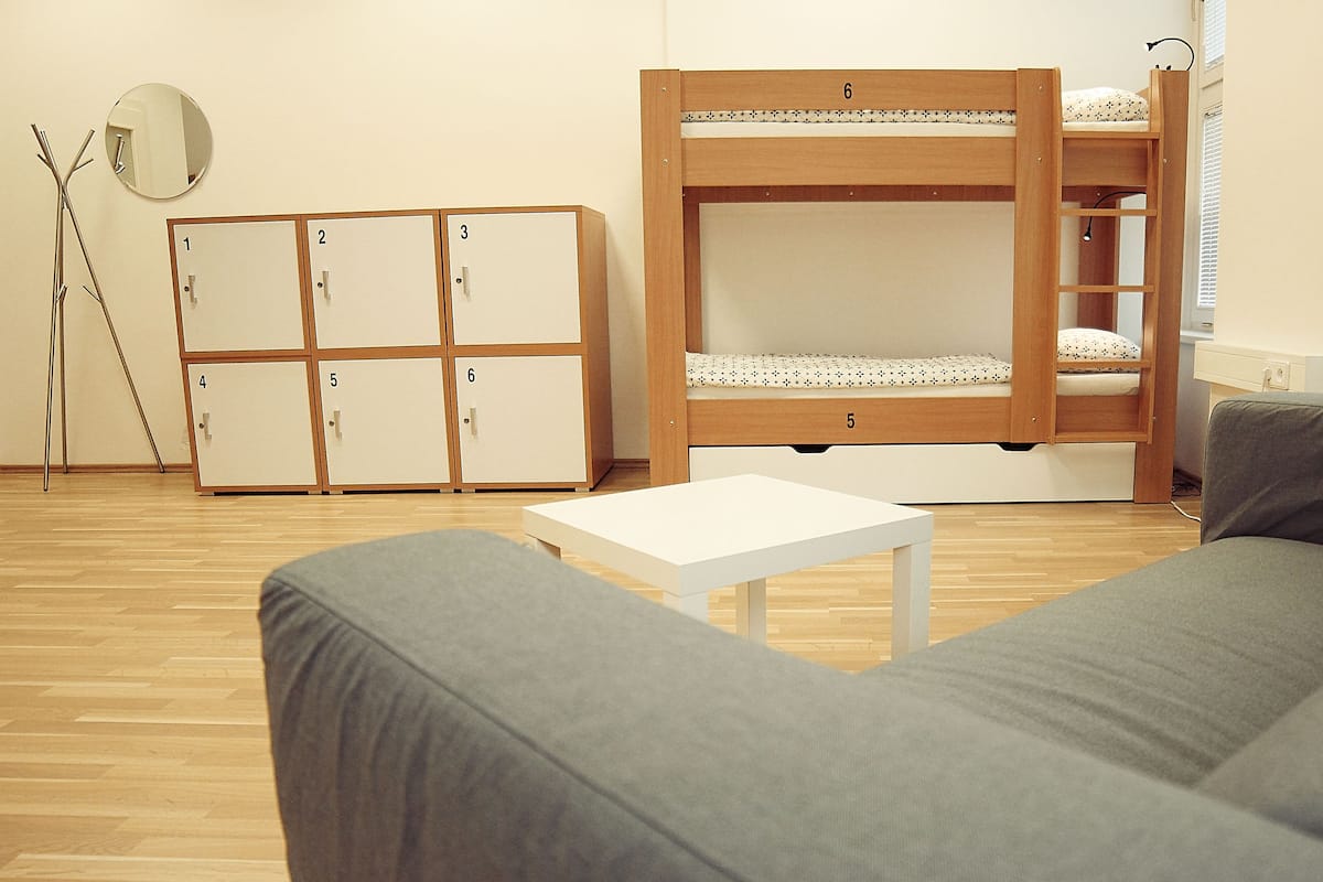 Bed in 6-Bed Female Dormitory Room | セーフティボックス (室内)、WiFi (無料)、ベッドシーツ