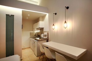 Studio, Balcony, Mezzanine (Aphrodite) | In-room safe, individually decorated, individually furnished - Studios Vasilis (Chania)