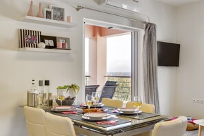 In-room dining - Cyan Icons Villas (Apokoronas)