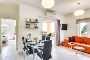 Villa, 3 slaapkamers, privézwembad (Katina) | Woonruimte | Ledtelevisie