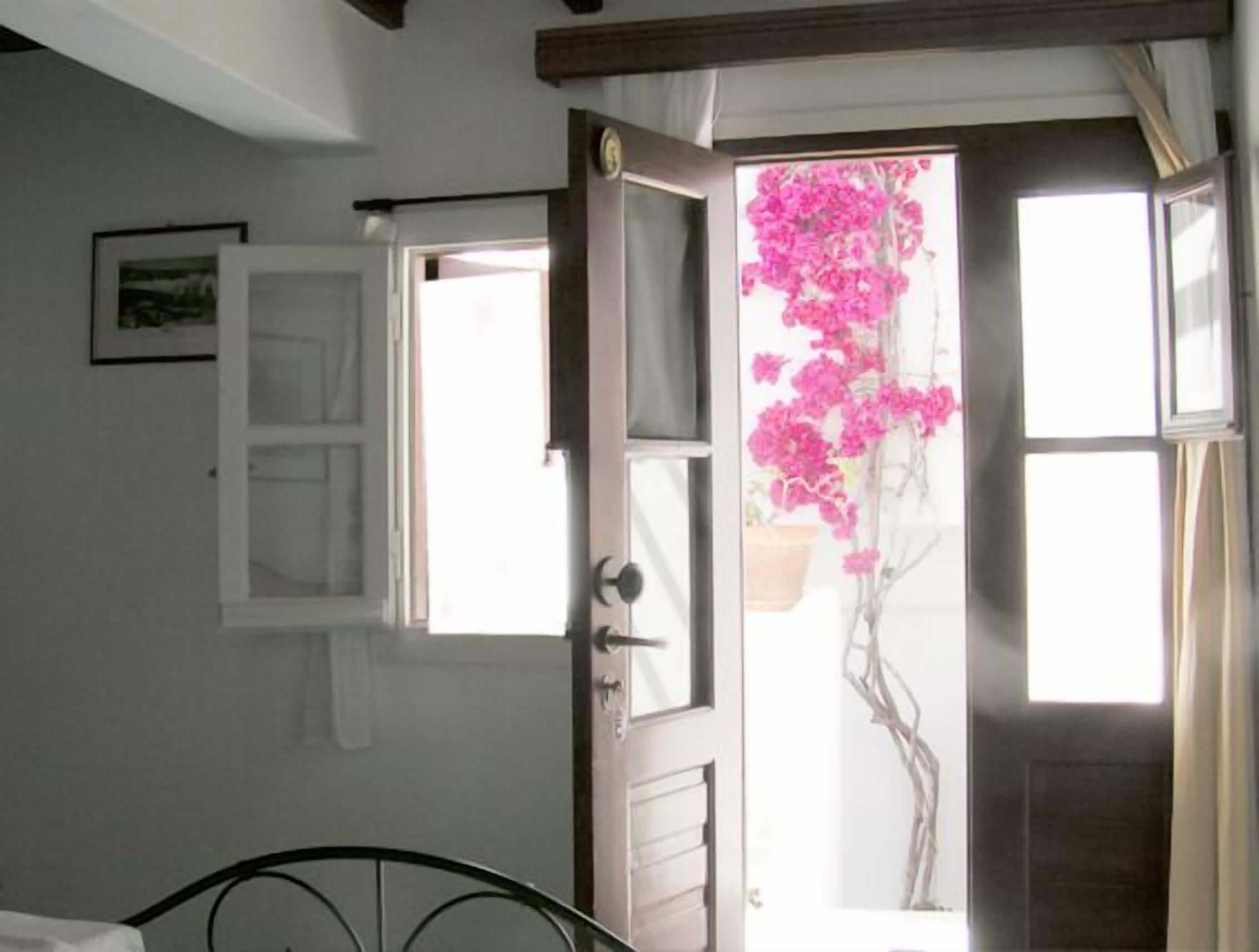 تلفزيون بشاشة مسطحة