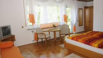 Standard Double Room, Balcony | In-room safe, individually decorated, bed sheets
