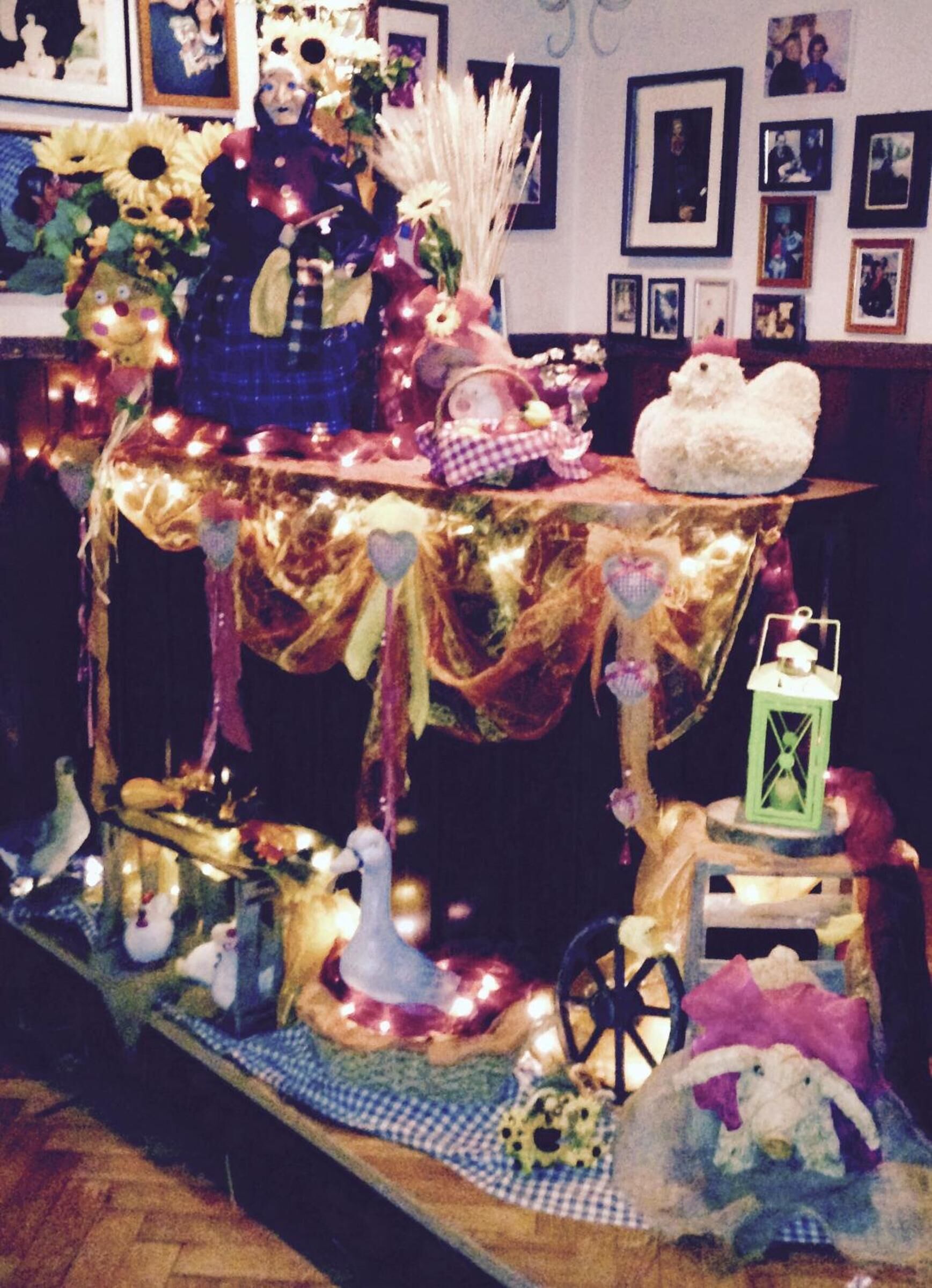 breakfast, lunch and dinner served