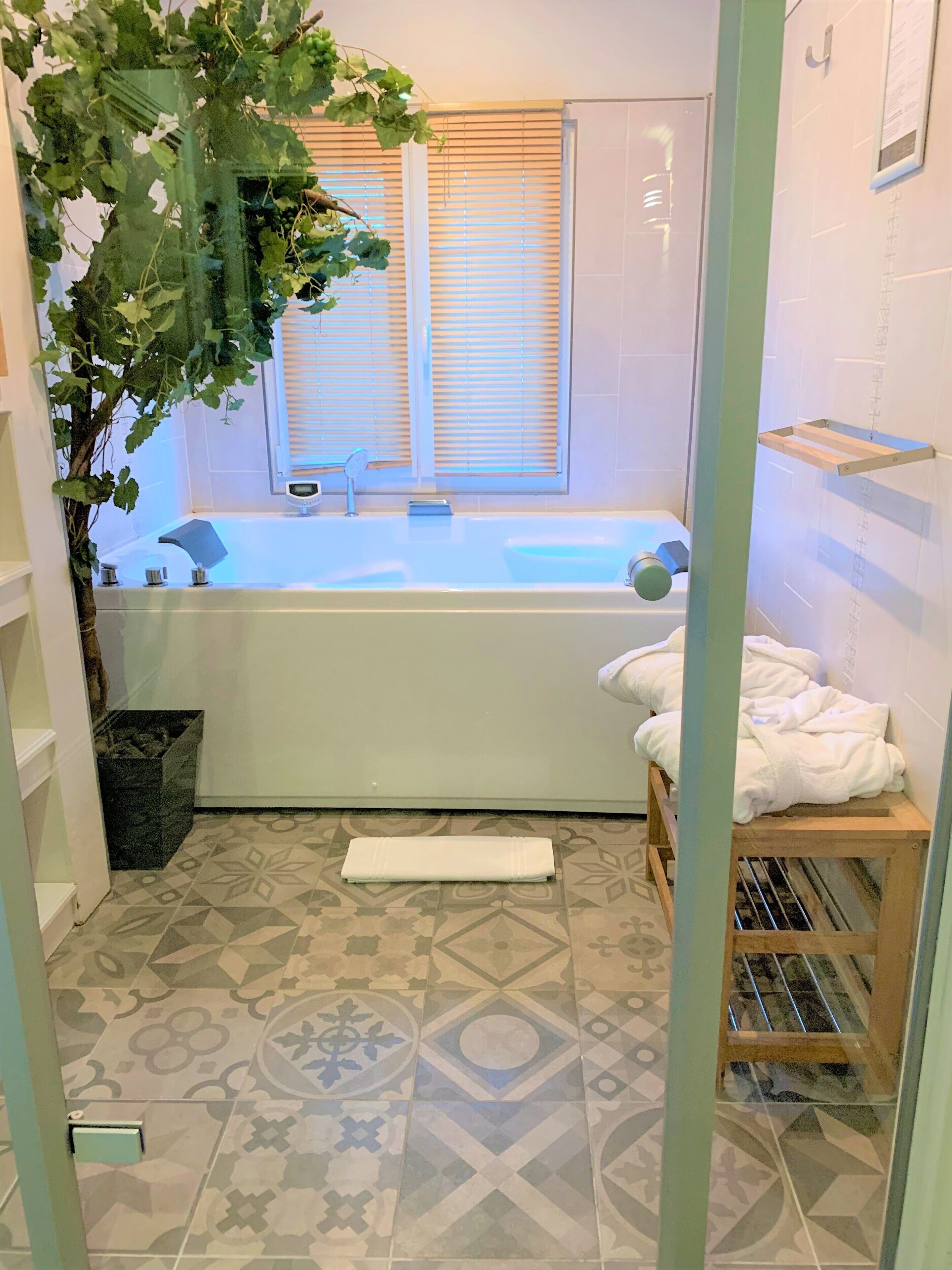 superior apartment, 1 bedroom, jetted tub | private spa tub