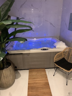 Suite Deluxe, 1 chambre, bain à remous | Bain à remous privé